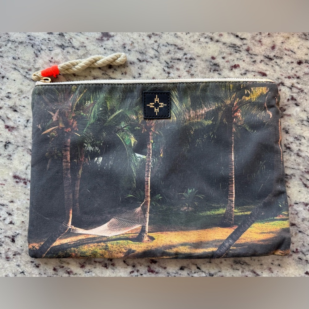 India Hicks London-Harbour Island Zip 
Insta Pouch Bag Tote